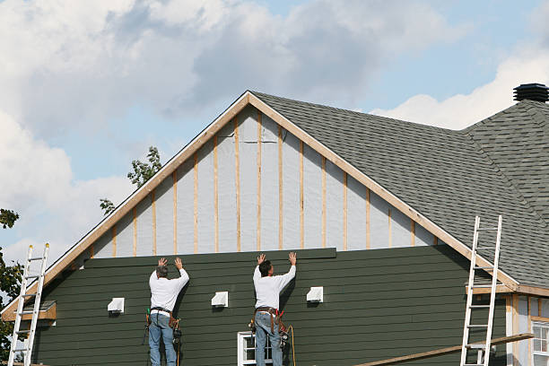 Professional Siding Repair technician working in Smithville, TX